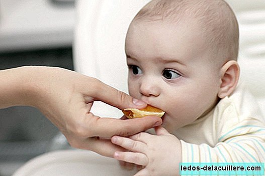 Хранене на бебета: всичко, което родителите трябва да знаят, обобщено в 17 основни ключа