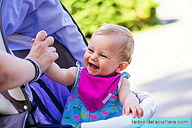 No destino, alugar berços e carrinhos de criança: uma solução prática para viagens em família