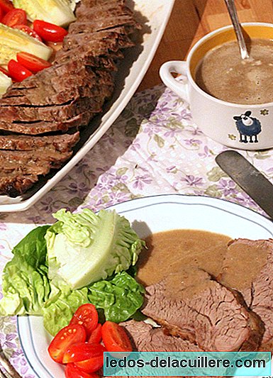 Roast beef. Baked meat recipe with sauce
