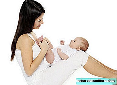 Дори ако бебето не имитира вашите жестове, не спирайте да се опитвате