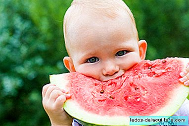 Uzimanje beba vodeno: 17 svježih i hranjivih namirnica za ljeto i kako ih ponuditi svojoj bebi