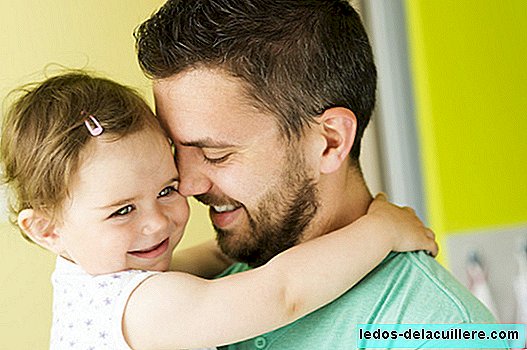 Kusjes en knuffels: waarom dwing ik mijn dochter niet om ze te geven als ze dat niet wil