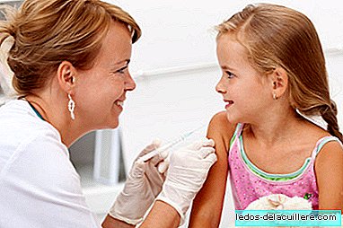 Como aliviar a dor das vacinas em bebês e crianças? Estas são as recomendações da OMS