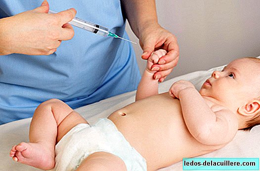 How to relieve stress and pain from the puncture of vaccines in infants and children, depending on their age