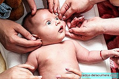 Hinweisschilder "Nicht anfassen" für Neugeborene - eine Warnung für Fremde, die Hände von Ihrem Baby fernzuhalten