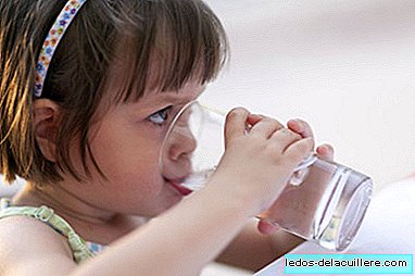 כמה מים צריך הילד שלי לשתות?