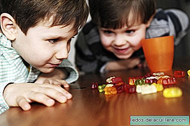 هل تسبب الحلي حقًا ديدانًا عند الأطفال؟