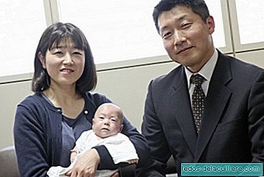 The smallest baby in the world, who was born with only 258 grams, is already home