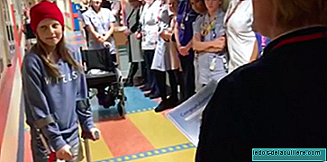 The emotional moment in which a 12-year-old girl rings the chemotherapy campaign to celebrate the end of her treatment