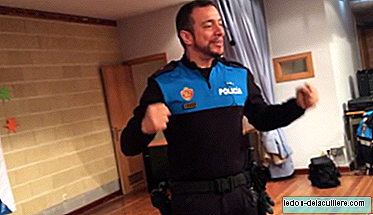 De ingenieuze politieagent die kinderen wegonderwijs leert door middel van choreografie en pakkende liedjes