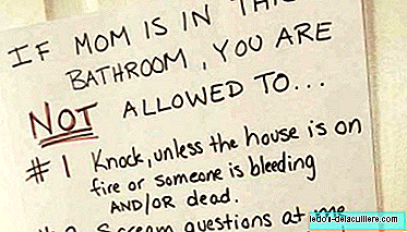 Nerokas ja hauska kylpyhuoneen juliste, joka kertoo mitä kaikki äidit ajattelevat