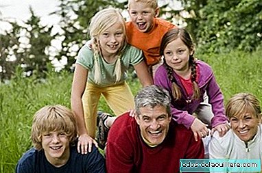 スペインの大家族の数は2018年に増加しました：5人に1人はひとり親です