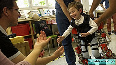 The first exoskeleton created in Spain that has allowed Álvaro, a child with spinal muscular atrophy, to walk