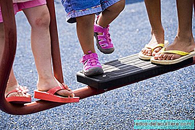 Prolonged use of flip flops and footwear could damage children's feet and spine.