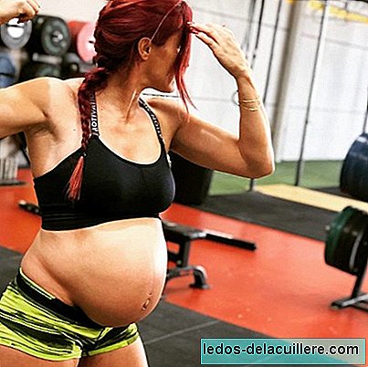 She is eight months pregnant and lifts 50 kilos of weight