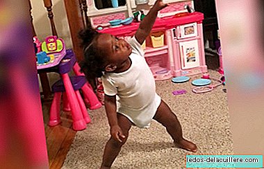 Denna roliga video av en baby som sjunger och dansar kommer att göra din dag