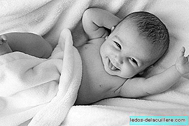 Strabismus pada bayi baru lahir: bayi saya membelokkan mata, apakah itu normal?