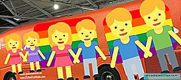 Internet transforms the transphobic bus into a lot of support memes for the LGBT community