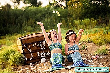 The adorable photo shoot of little sisters dressed as mermaids