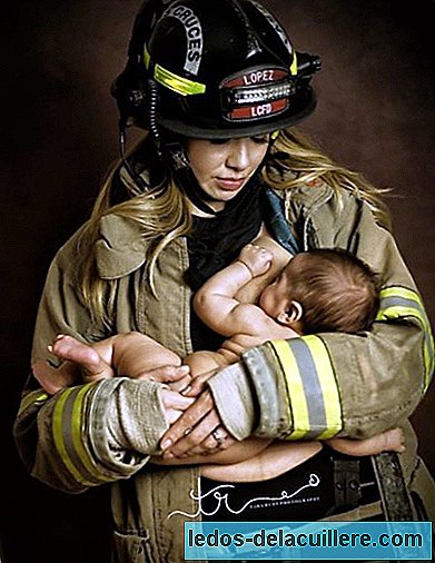 The beautiful photo of a woman breastfed by which her husband has been fired