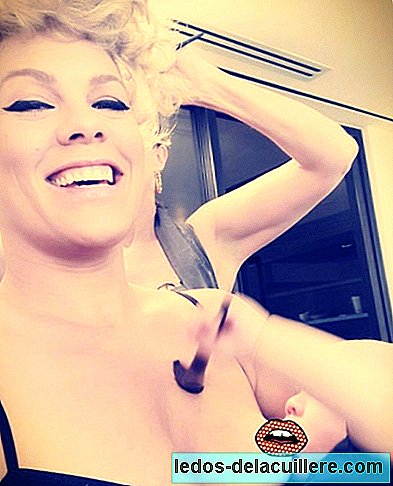 Sängerin Pink teilt ein schönes Foto Stillen im "Multitasking-Modus"