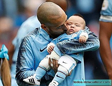 The expected photo of David Silva with his baby, who was born with 25 weeks
