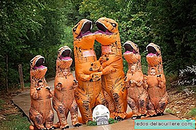 The T-Rex family and the funniest pregnancy announcement you've ever seen