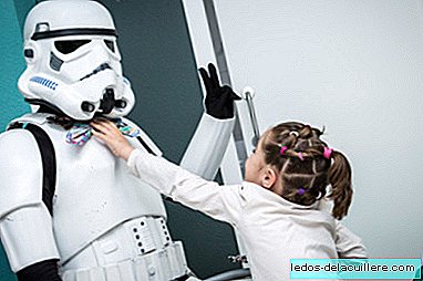 Die 501. Legion der kaiserlichen Soldaten ist durch die pädiatrischen Bereiche verschiedener spanischer Krankenhäuser gelaufen, um den Star Wars Day zu feiern