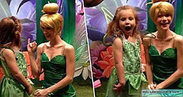 The precious reaction of a deaf girl to see that Disney characters speak to her with signs (video)