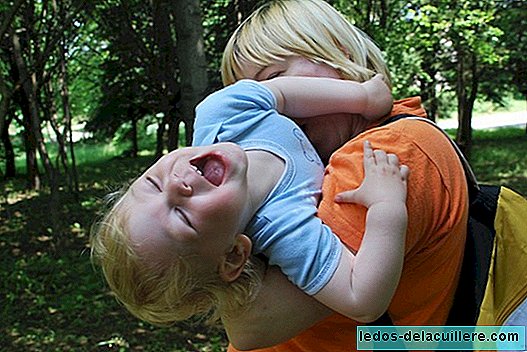 החיים עם הצחוק הם טובים יותר: כיצד להעדיף את חוש ההומור של הילדים