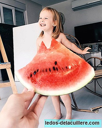 As fotos adoráveis ​​em perspectiva que uma mãe faz para a filha vestida de frutas e flores