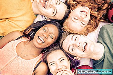Prietenii în adolescență: de ce sunt importanți și cum ar trebui să acționeze părinții cu prietenii copiilor noștri