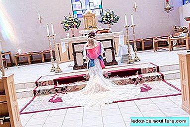 Krásne fotografie nevesty, ktorá nosí svoju dcéru počas svadby