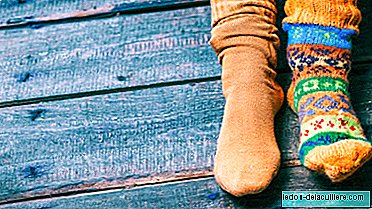 Sociální sítě jsou zaplaveny neshodnými ponožkami, aby oslavily Světový den syndromu dolů
