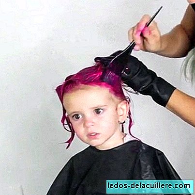 Hun farvede sin datters lyserøde hår og regner sine kritikere