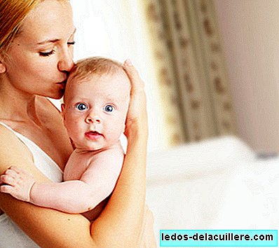Carrying your baby in your arms is better for him than you think and science confirms