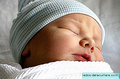 Les nouveau-nés peuvent prendre plus de deux semaines pour retrouver leur poids de naissance