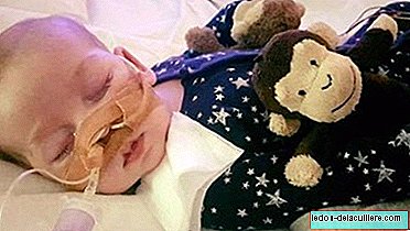 Os tribunais autorizam a retirada do suporte vital de um bebê britânico sofrendo de uma doença incurável