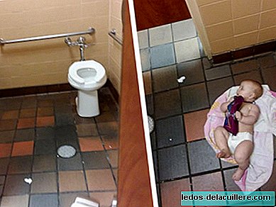 "Tôi phát ốm vì phải thay con gái trên sàn nhà kinh tởm": một người cha đòi thay đồ trong phòng tắm nam