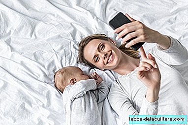 Babyen min, mobilen min og meg: tre mødre forteller oss hvordan smarttelefonen hjelper dem de første månedene