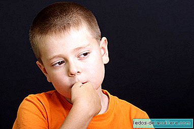 Min søn bider hans negle: hvorfor han gør det, og hvordan vi kan undgå onychophagy fra børn