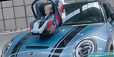 Nanas Mini, rakendus koos mootoriga, et laps saaks magada (kuid parem, kui te ei tee seda turvatoolis)