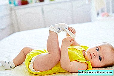 Don't let your baby suck his socks !: Nine out of ten in Spain contain bisphenol-A and parabens