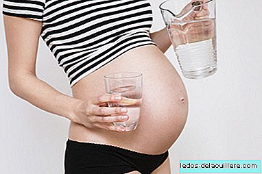 Don't deprive yourself of drinking water! Recommendations on hydration in pregnancy