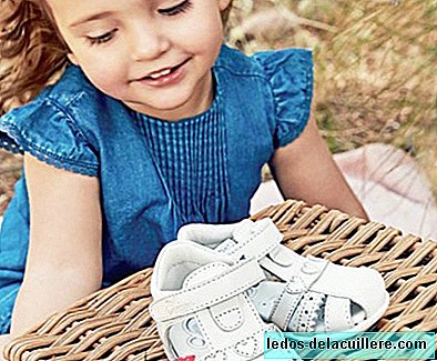 Opt pantofi de vară pentru a îmbrăca picioarele celor mai mici din casă