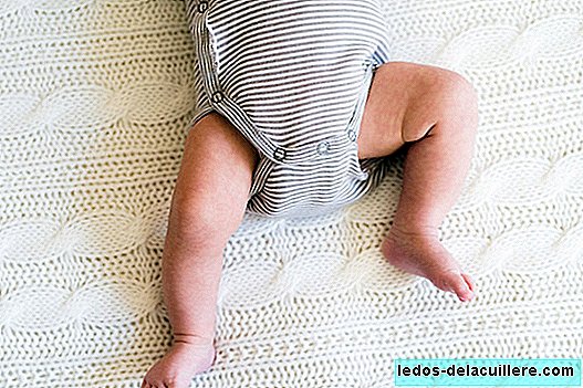 Vad är gemensam hyperlaxitet och hur det påverkar spädbarn och barn