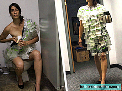 A suit is made with bags to store breast milk to denounce the situation of working mothers