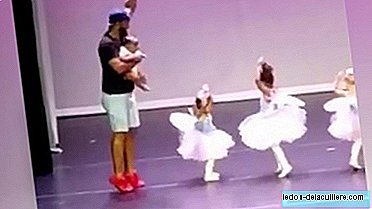Dia melemparkan dirinya ke atas panggung untuk membantu anak perempuannya dengan ketakutan panggung dan menjadi protagonis pada akhir fungsi kursus