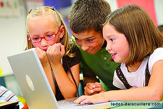 Skupna raba ali objavljanje fotografij in informacij naših otrok v internetu: praksa, ki ima lahko usodne posledice