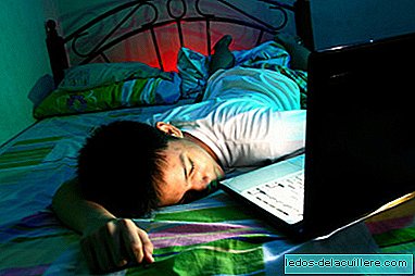If your teen has a hard time concentrating, sleeping and is in a bad mood, limit the screens at night for only a week